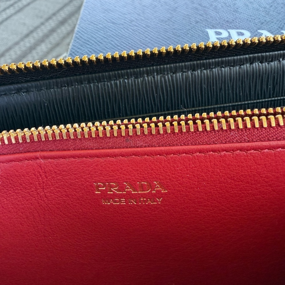 PRADA Logo Heart Vitello Move Zip Around Long Wallet Black - Picture 13 of 17